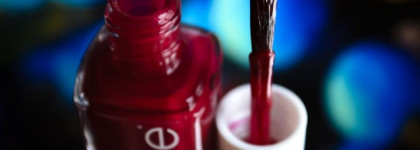 Идеальный глубокий красный Essie Nail Polish в оттенке "jump in my jumpsuit" 431 из зимней коллекции 2014 года