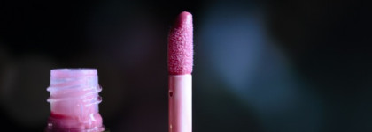 Очарование будущей весны: Estee Lauder Pure Color Lip Gloss в оттенке Brazen Berry 04 (Shine Gloss)