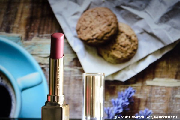 Одна из любимейших помад на каждый день Clarins Rouge Eclat Satin Finish Age-Defying LIpstick в очаровательном оттенке Woodrose 13