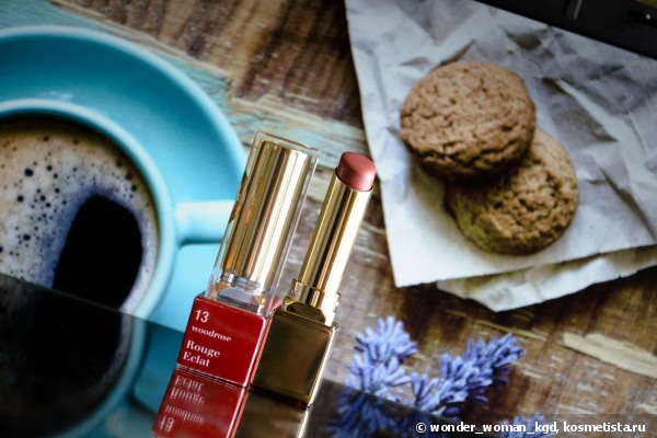 Одна из любимейших помад на каждый день Clarins Rouge Eclat Satin Finish Age-Defying LIpstick в очаровательном оттенке Woodrose 13