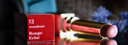 Одна из любимейших помад на каждый день Clarins Rouge Eclat Satin Finish Age-Defying LIpstick в очаровательном оттенке Woodrose 13