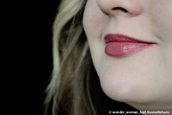 Одна из любимейших помад на каждый день Clarins Rouge Eclat Satin Finish Age-Defying LIpstick в очаровательном оттенке Woodrose 13