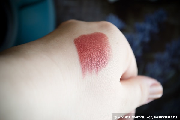Одна из любимейших помад на каждый день Clarins Rouge Eclat Satin Finish Age-Defying LIpstick в очаровательном оттенке Woodrose 13