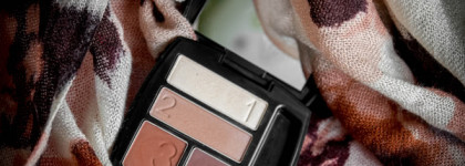 Avon True Color Eyeshadow Quad в оттенке Warm Sunrise