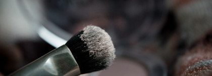 Не такие уж и обычные тени Essence contouring eyeshadow set в оттенке 01