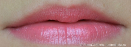 Немного яркости на губах с Guerlain La Petite Robe Noire Deliciously Shiny Lipstick