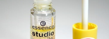 Мои помощники в уходе за кутикулой от Essence восстанавливающее масло для ногтей и карандаш по уходу за ногтями