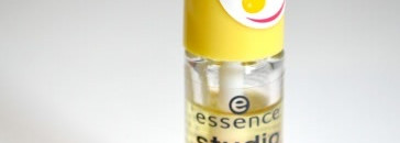 Мои помощники в уходе за кутикулой от Essence восстанавливающее масло для ногтей и карандаш по уходу за ногтями