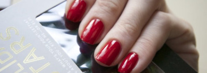 Gwen Stefani for OPI Mini Holiday Stars: What's Your Point-settia? / HR F09, Red Fingers&Mistletoes / HL 815, Kiss Me - or Elf! / HR F02,  I Carol About You /HR F03