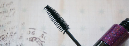 Тушь с двойным дозатором MAC Haute & Naughty Too Black Lash Mascara Double Benefice Noir Intense