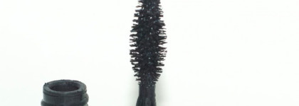 Тушь для ресниц Maybelline New York the Volum` Express Colossal Go Extreme Leather Black