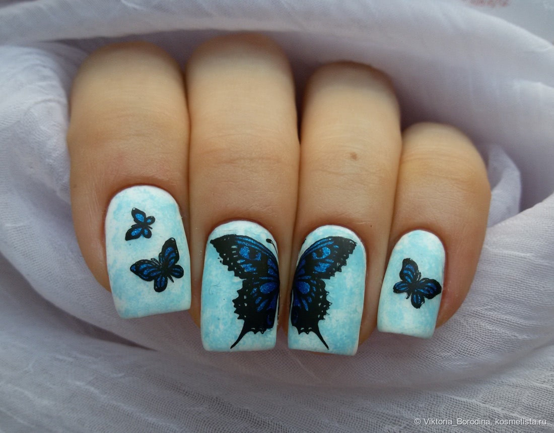 Ногти с синей бабочкой