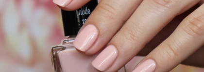 Всегда уместны. Лаки Anny Nail Polish в оттенках №290 Nude и №149.90 Sweater Weather