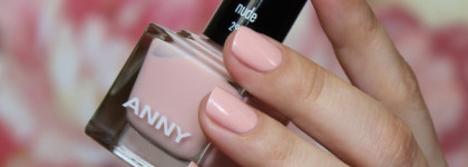 Всегда уместны. Лаки Anny Nail Polish в оттенках №290 Nude и №149.90 Sweater Weather