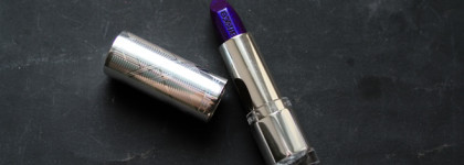 Призма, дай мне силу! Новинка от Catrice — Prisma Chrome Lipstick 040 Blue & Berry's