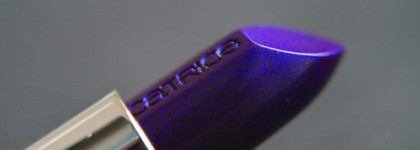 Призма, дай мне силу! Новинка от Catrice — Prisma Chrome Lipstick 040 Blue & Berry's