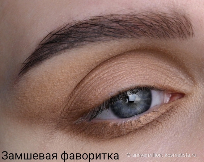 Праздничный макияж с красной стрелкой