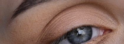 Праздничный макияж с красной стрелкой