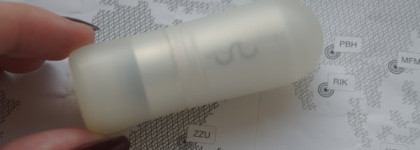 Бургундский глянец с помадой Uslu Airlines lipstick в оттенке CCS (Caracas, Simon Bolivar)