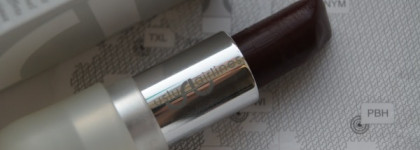 Бургундский глянец с помадой Uslu Airlines lipstick в оттенке CCS (Caracas, Simon Bolivar)