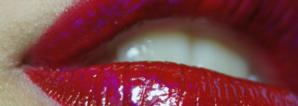 Голограммы и неон с Inglot AMC Lip Gloss #541