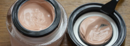 Любовь к естественности с увлажняющим кремом для лица с тональным эффектом Crema Nuda от Giorgio Armani в оттенке № 01 Nude Glow