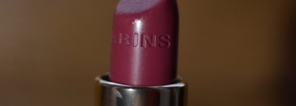 Удачное знакомство с губной помадой Joli Rouge Moisturizing Long-Wearing Lipstick от Clarins в оттенке 744 soft plum