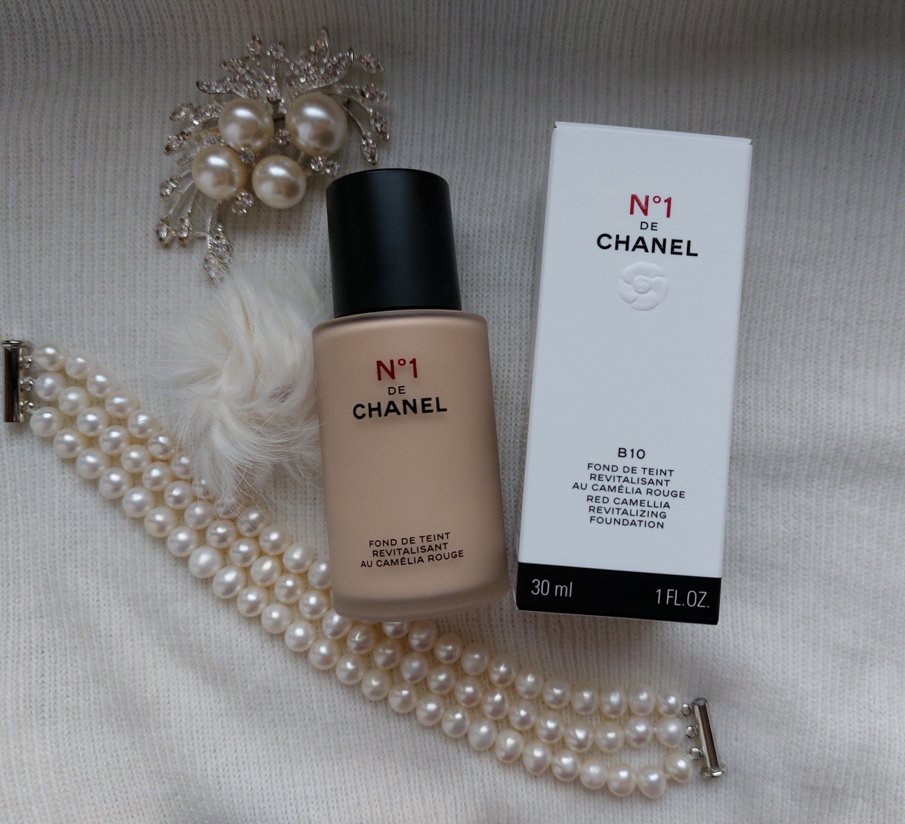 Chanel N.1 De Chanel Red Camellia Revitalizing Foundation # B10