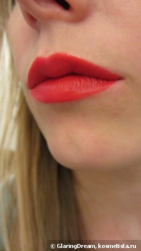 Амарантовый красный: L’Oreal Color Riche Lipstick Collection Exclusive в оттенке Julianne's Pure Reds