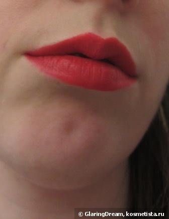Амарантовый красный: L’Oreal Color Riche Lipstick Collection Exclusive в оттенке Julianne's Pure Reds