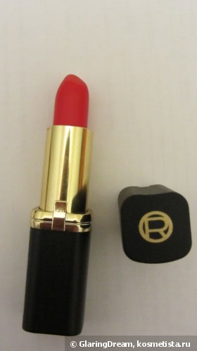 Амарантовый красный: L’Oreal Color Riche Lipstick Collection Exclusive в оттенке Julianne's Pure Reds