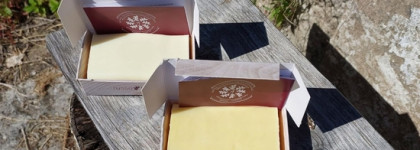 Натуральное мыло на основе древесного бальзама с гиалуроновой кислотой и хитозаном и с облепиховым маслом от Russo Fabelo