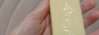 Натуральное мыло на основе древесного бальзама с гиалуроновой кислотой и хитозаном и с облепиховым маслом от Russo Fabelo