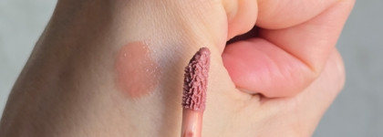 Теплое комбо для губ с Pupa Vamp! Lip Pencil в оттенке Naked nude 004 и Artdeco hydra lip booster в оттенке 36