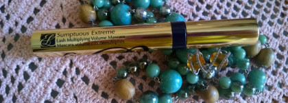 Max Factor False Lash Effect #Black VS Estee Lauder Sumptuous Extreme #01 Extreme Black