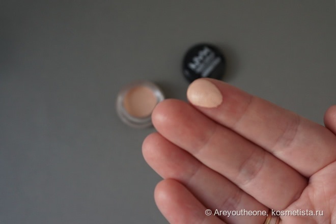 Два новичка от NYX в моей коллекции - NYX Prismatic Eyeshadow - Golden Peach, NYX Dark Circle concealer - Fair