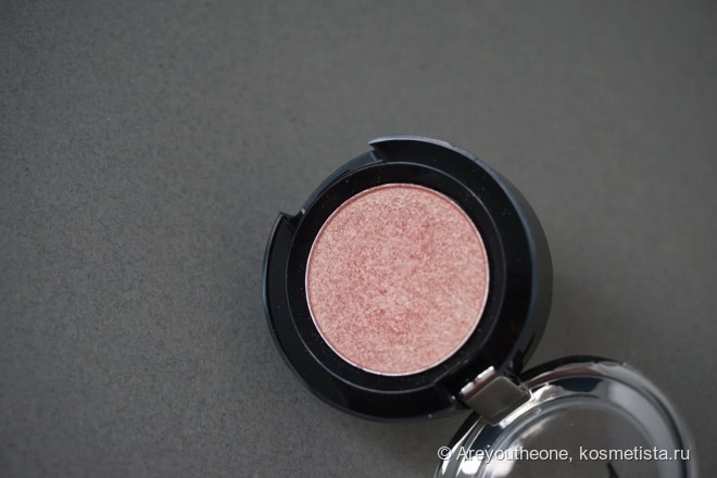 Два новичка от NYX в моей коллекции - NYX Prismatic Eyeshadow - Golden Peach, NYX Dark Circle concealer - Fair