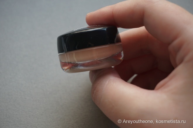 Два новичка от NYX в моей коллекции - NYX Prismatic Eyeshadow - Golden Peach, NYX Dark Circle concealer - Fair