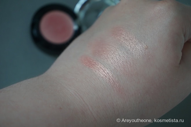 Два новичка от NYX в моей коллекции - NYX Prismatic Eyeshadow - Golden Peach, NYX Dark Circle concealer - Fair