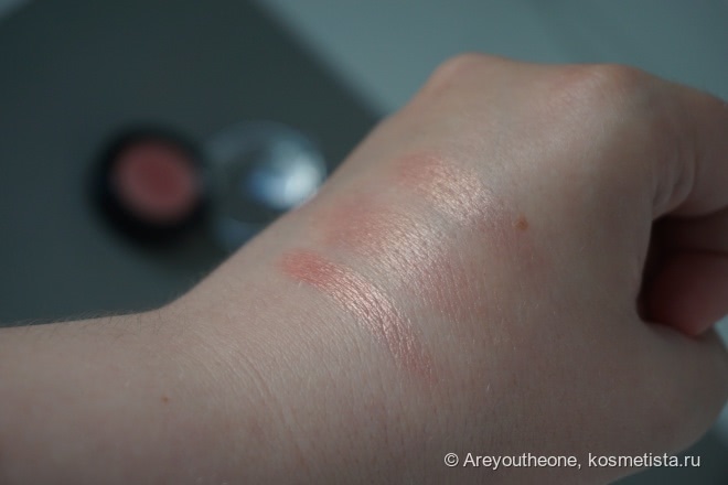 Два новичка от NYX в моей коллекции - NYX Prismatic Eyeshadow - Golden Peach, NYX Dark Circle concealer - Fair