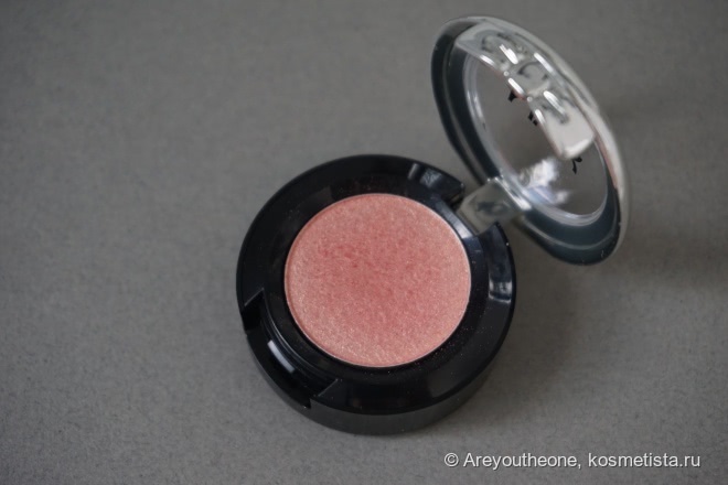 Два новичка от NYX в моей коллекции - NYX Prismatic Eyeshadow - Golden Peach, NYX Dark Circle concealer - Fair