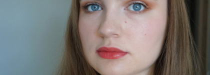 Клубничное желе - блеск для губ Maybelline Shine Lip Gloss 130 Gleaming Grenadine