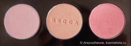 Палитра румян Becca Blushed with Light Blush Trio Palette (оттенки Wisteria, Songbird, Snapdragon)