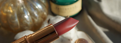 Непростая Charlotte Tilbury Matte Revolution Lipstick in Bond Girl