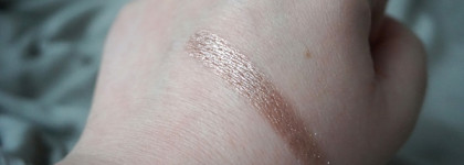 Hourglass Scattered Light Glitter Eyeshadow in Smoke - сравнения с подобными, особенности формулы