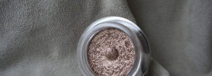 Hourglass Scattered Light Glitter Eyeshadow in Smoke - сравнения с подобными, особенности формулы
