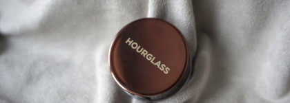 Hourglass Scattered Light Glitter Eyeshadow in Smoke - сравнения с подобными, особенности формулы