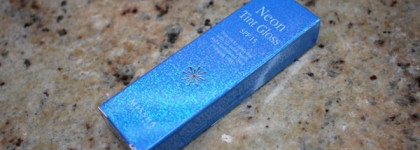 Неоновое искрящееся море на губах от Missha Neon Tint Gloss Marine Blue