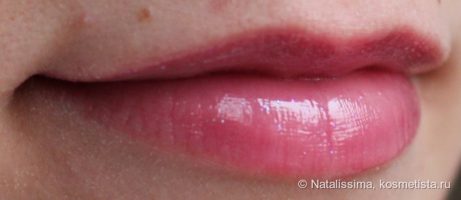 Неоновое искрящееся море на губах от Missha Neon Tint Gloss Marine Blue