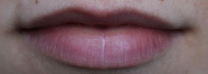 Неоновое искрящееся море на губах от Missha Neon Tint Gloss Marine Blue